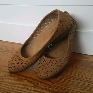 Vintage 7 Eight tan flats